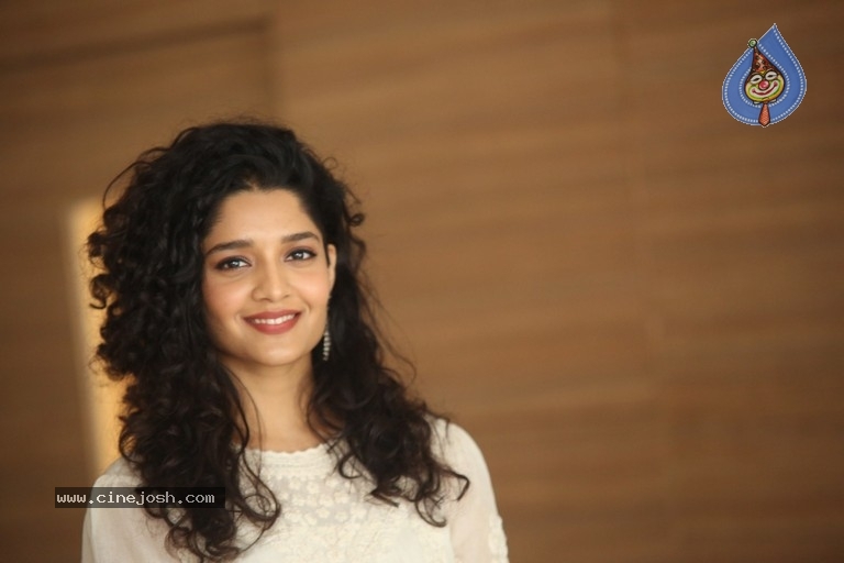 Ritika Singh Photos - 7 / 12 photos