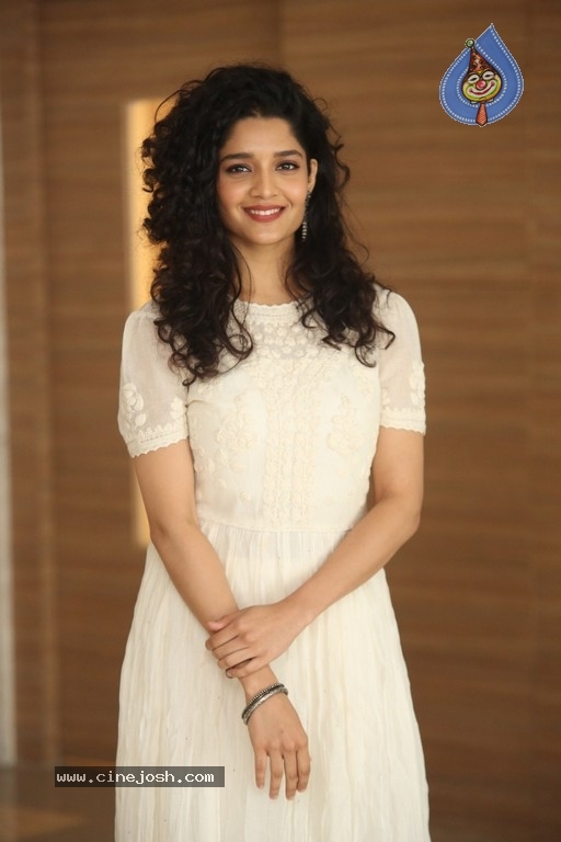 Ritika Singh Photos - 9 / 12 photos