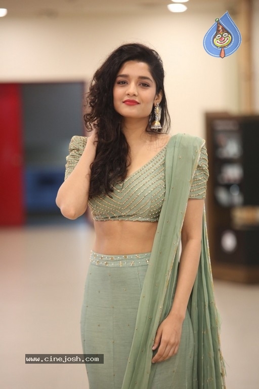 Ritika Singh Photos - 1 / 39 photos