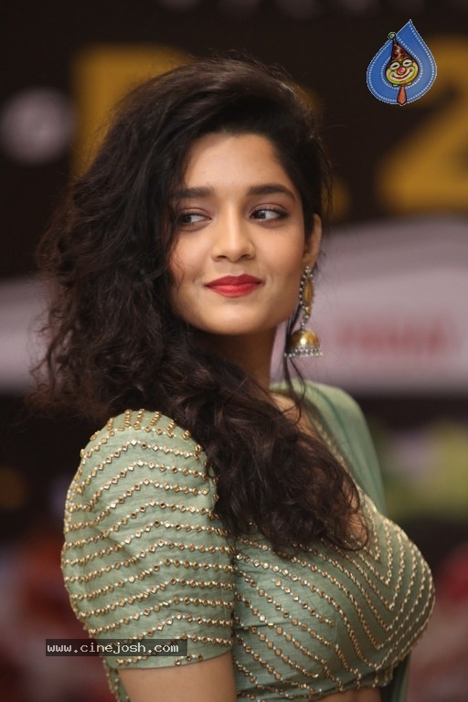 Ritika Singh Photos - 7 / 39 photos