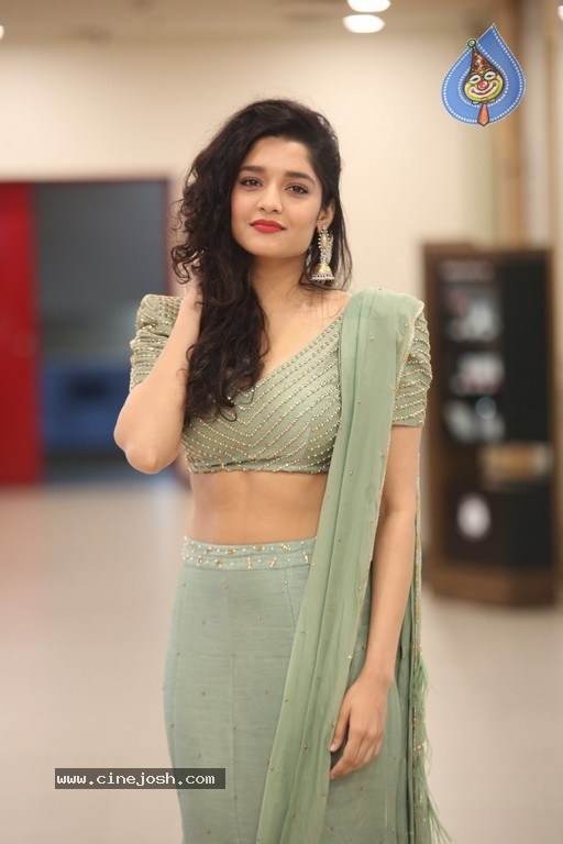 Ritika Singh Photos - 36 / 39 photos