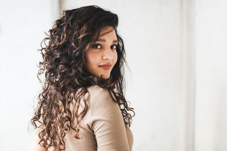 Ritika Singh Stills - 1 / 18 photos