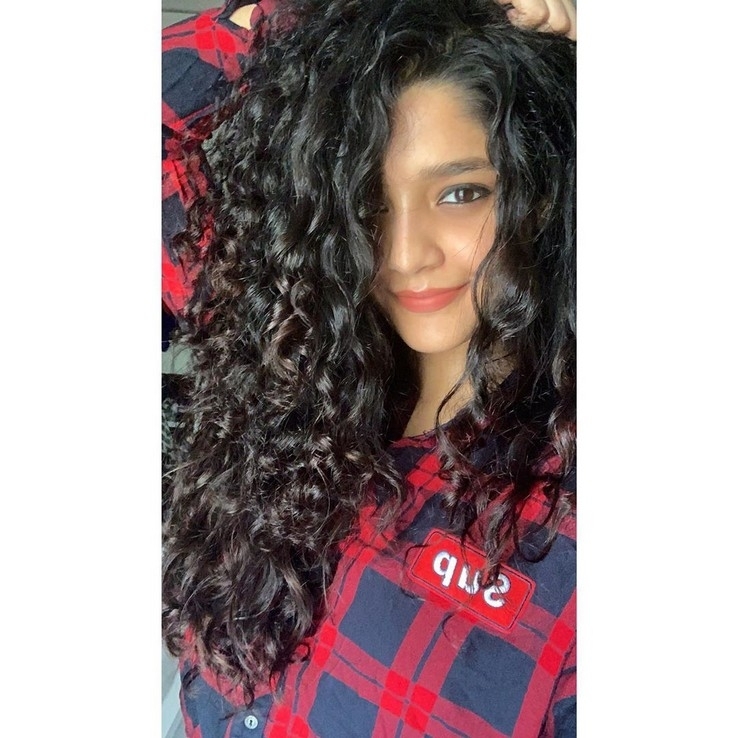 Ritika Singh Stills - 8 / 18 photos