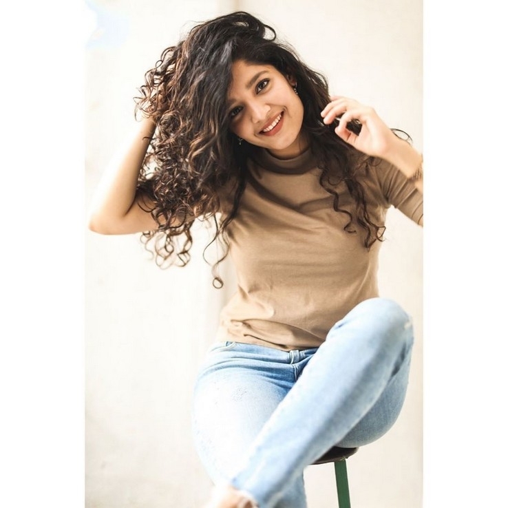 Ritika Singh Stills - 11 / 18 photos