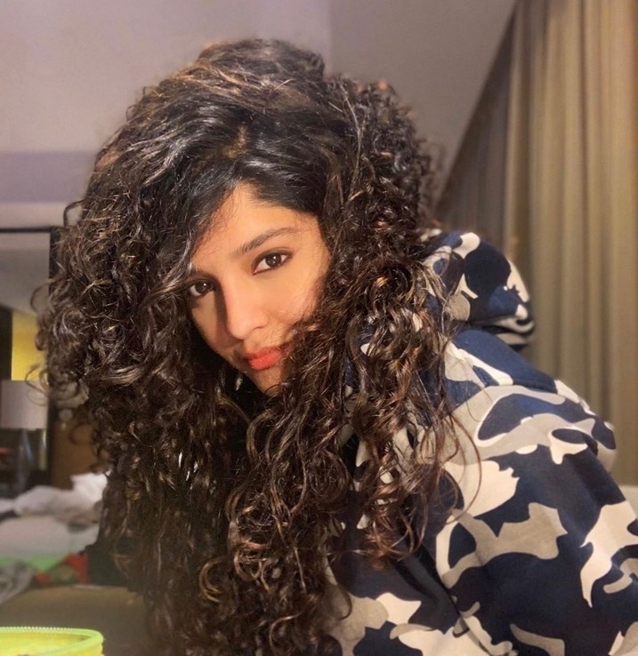 Ritika Singh Stills - 18 / 18 photos