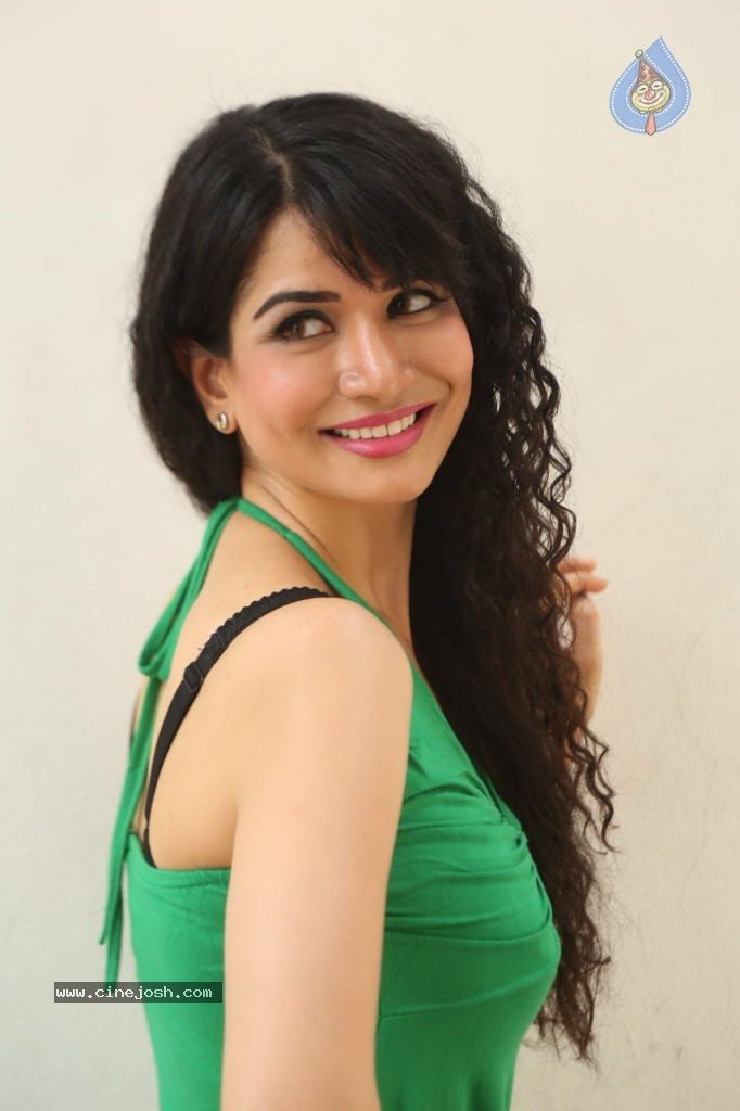 Ritu New Stills - 16 / 146 photos