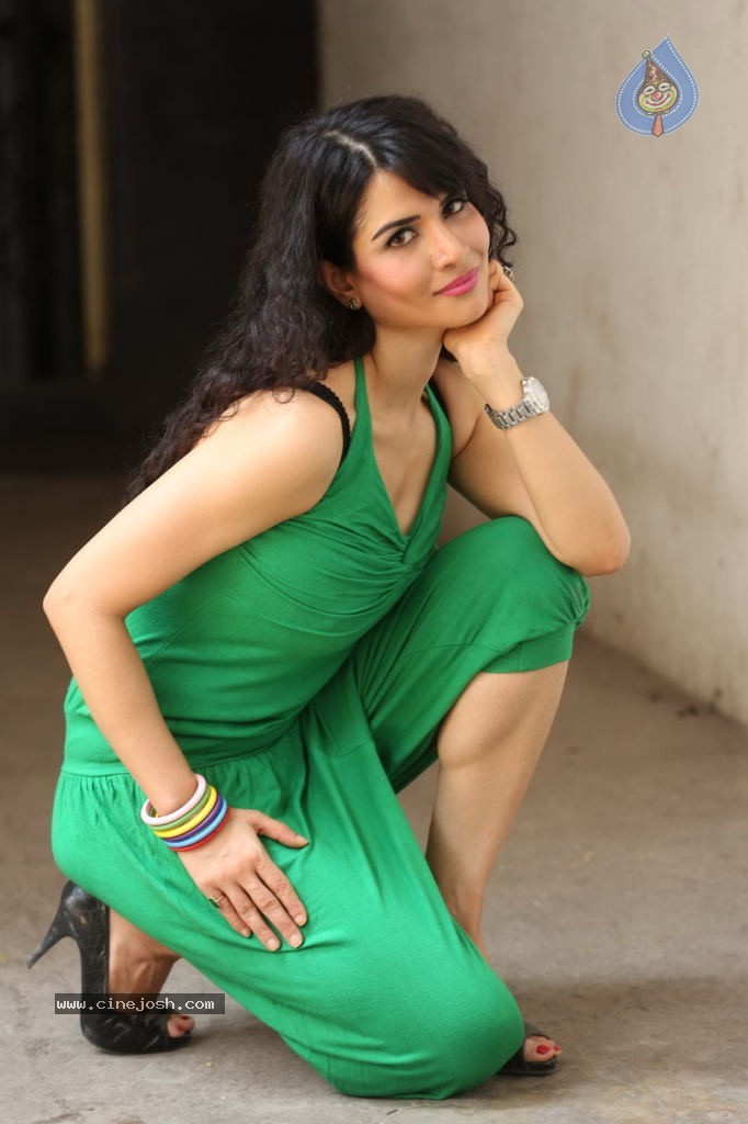 Ritu New Stills - 33 / 146 photos