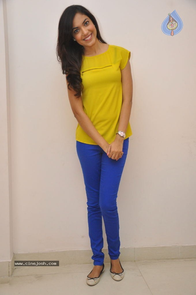 Ritu Varma Gallery - 37 / 68 photos