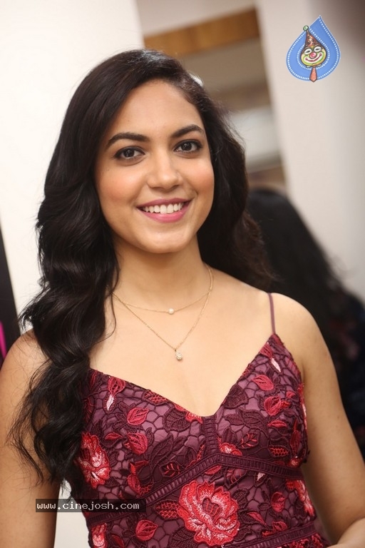 Ritu Varma Stills - 8 / 21 photos