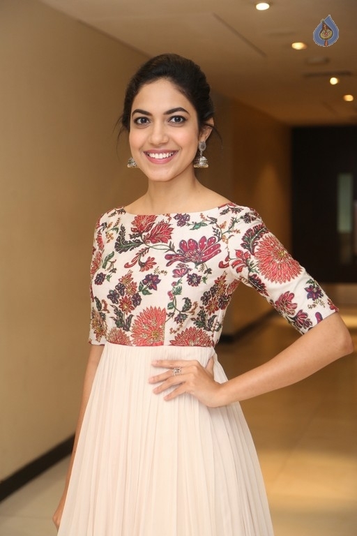 Ritu Varma New Pics - 23 / 34 photos