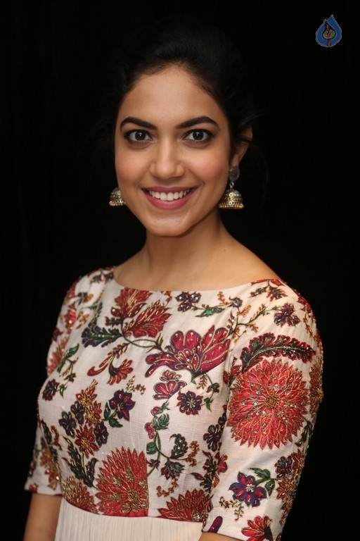 Ritu Varma New Pics - 31 / 34 photos