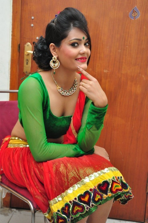 Riya New Images - 11 / 37 photos