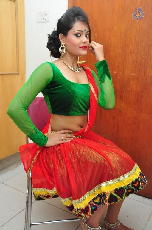 Riya New Images - 18 / 37 photos