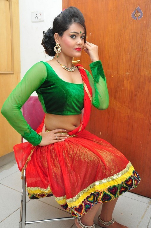 Riya New Images - 21 / 37 photos