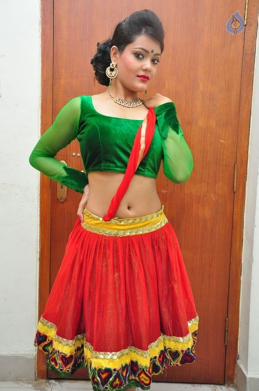 Riya New Images - 22 / 37 photos