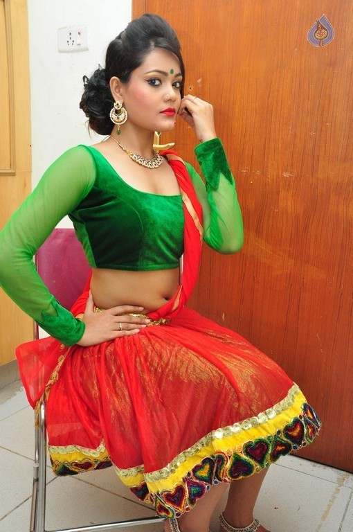 Riya New Images - 31 / 37 photos