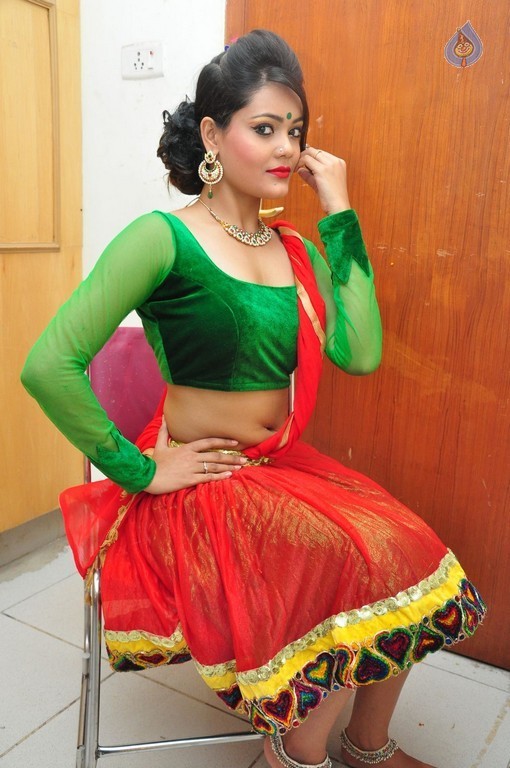 Riya New Images - 32 / 37 photos