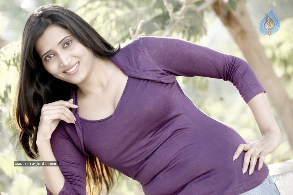 Riya New Stills - 10 / 72 photos