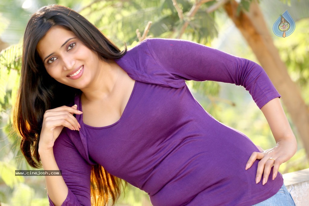 Riya New Stills - 21 / 72 photos