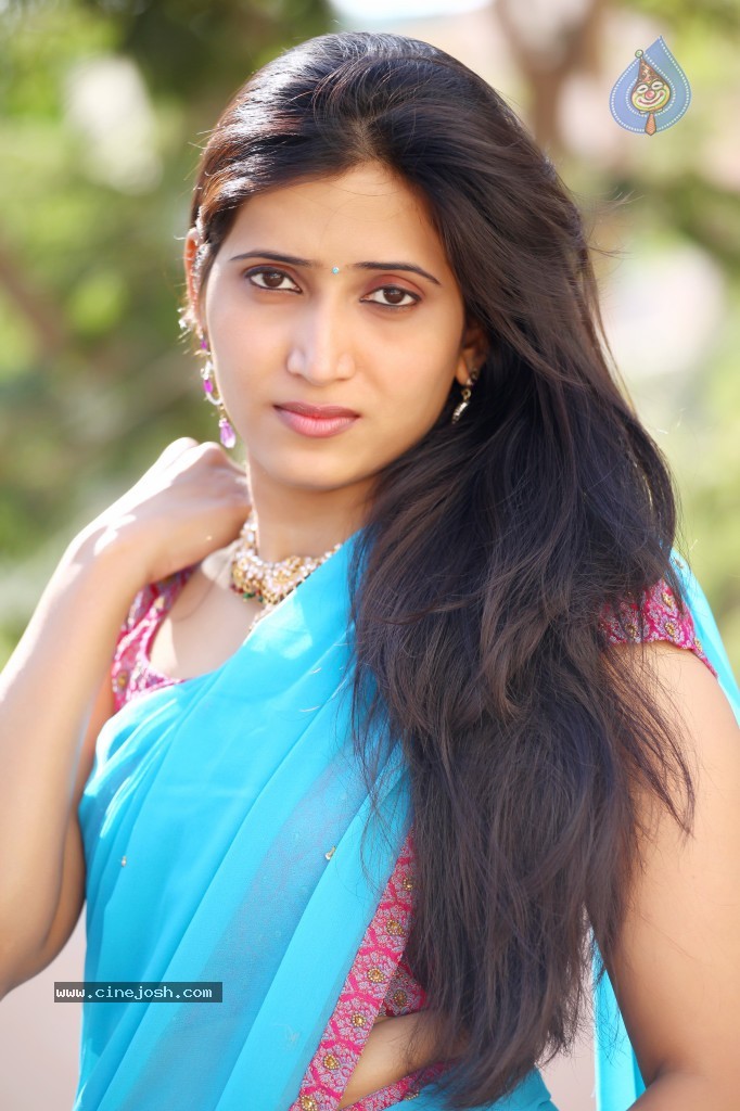 Riya New Stills - 24 / 72 photos