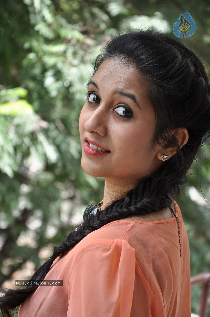 Riya Stills - 28 / 60 photos