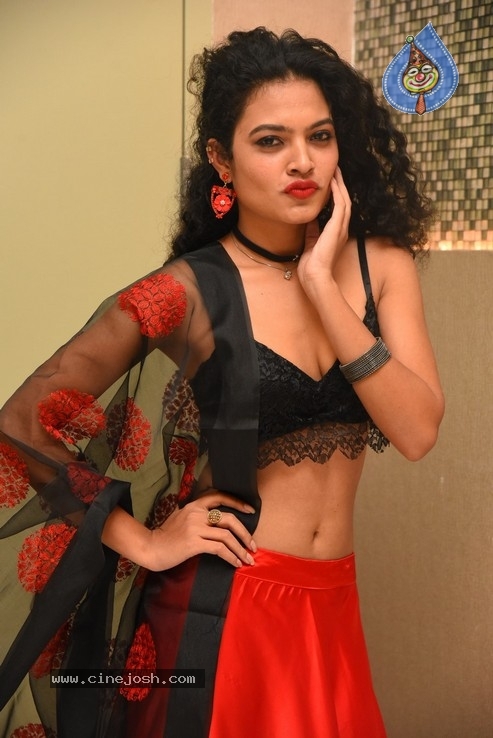 Riya Stills - 10 / 34 photos