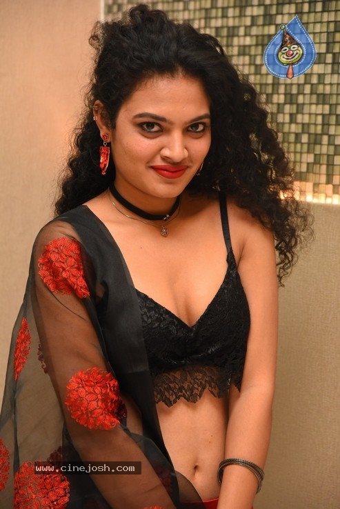 Riya Stills - 15 / 34 photos