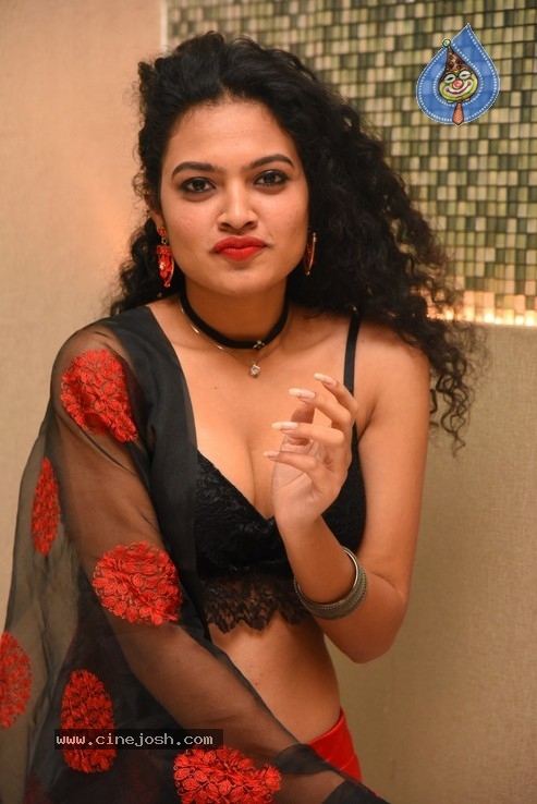 Riya Stills - 20 / 34 photos