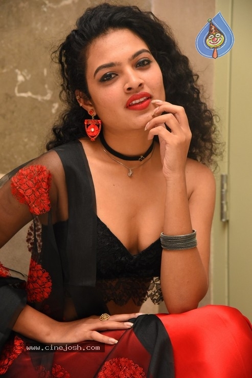 Riya Stills - 22 / 34 photos