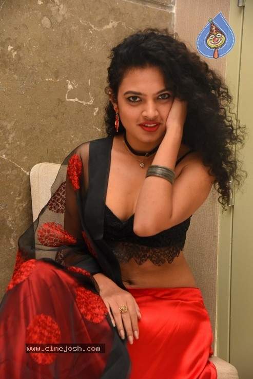 Riya Stills - 23 / 34 photos