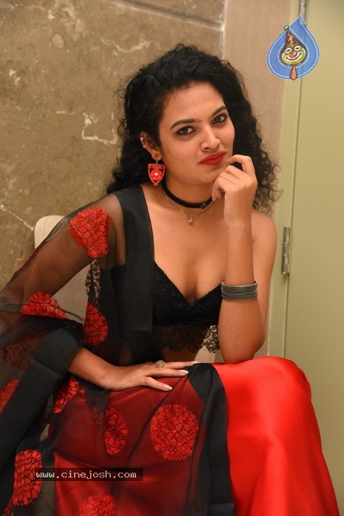 Riya Stills - 30 / 34 photos