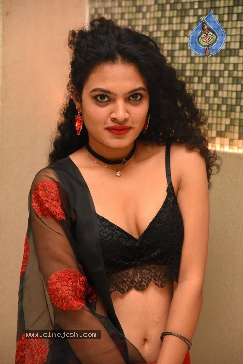 Riya Stills - 32 / 34 photos