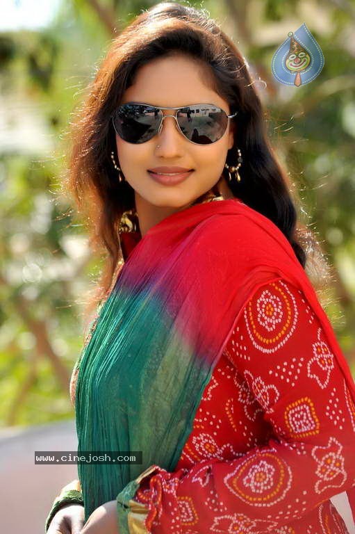 Roja Komaravolu Photos - 19 / 72 photos