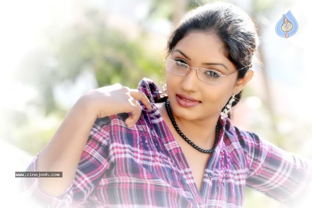 Roja Komaravolu Photos - 39 / 72 photos