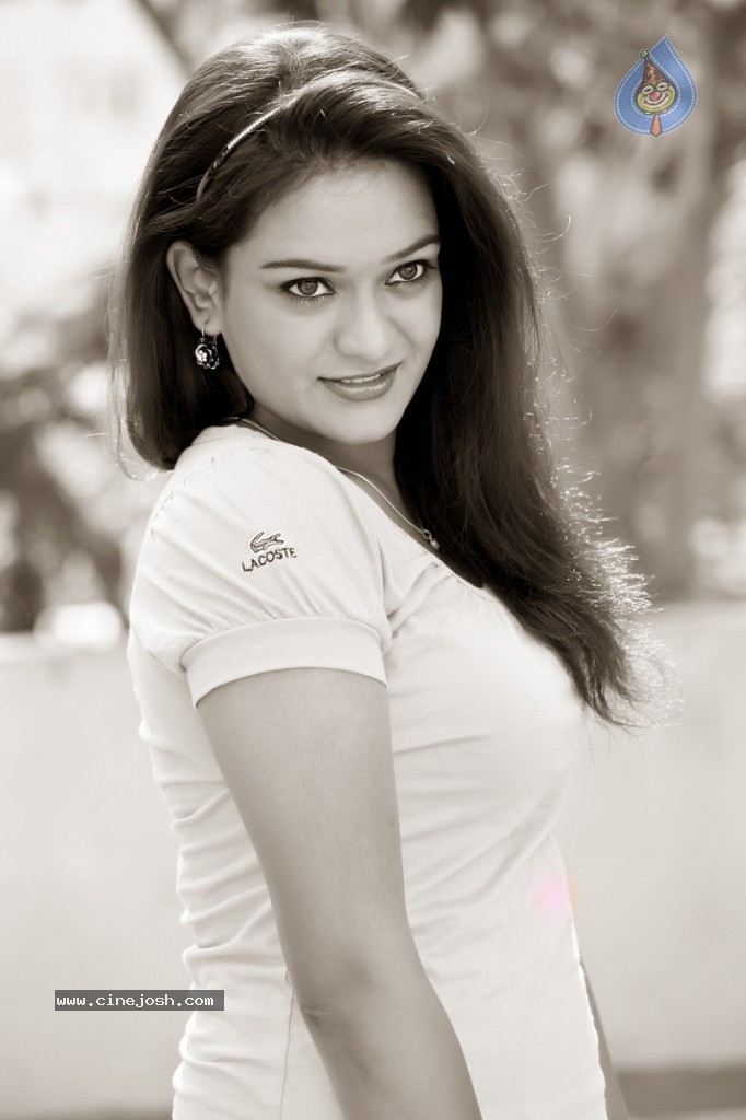 Roshikaa New Stills - 27 / 55 photos