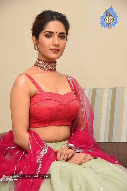 Ruhani Sharma Gallery - 11 / 19 photos