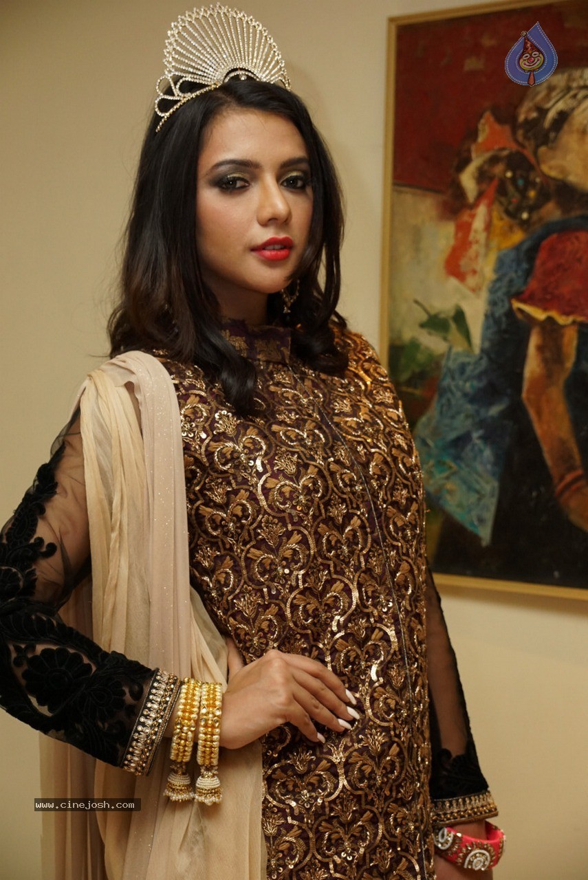 Ruhi Singh Stills - 26 / 30 photos