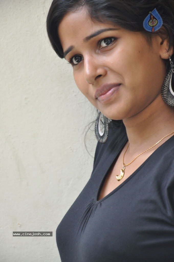 Rushi New Stills - 68 / 80 photos