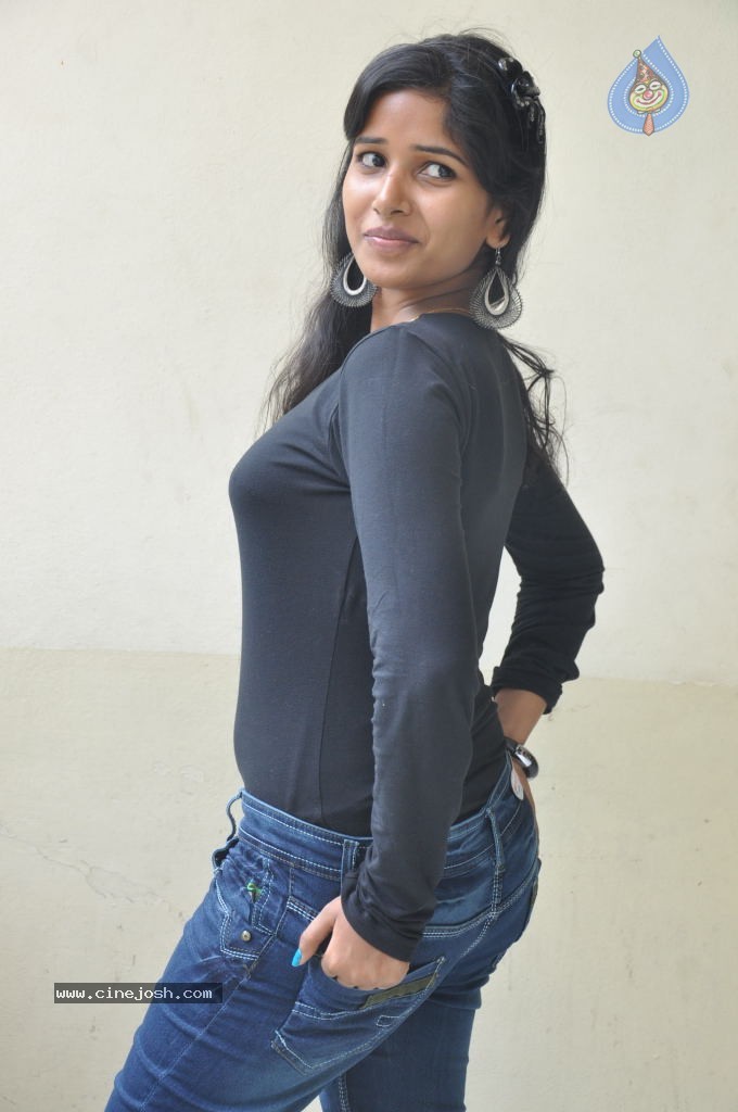 Rushi New Stills - 72 / 80 photos