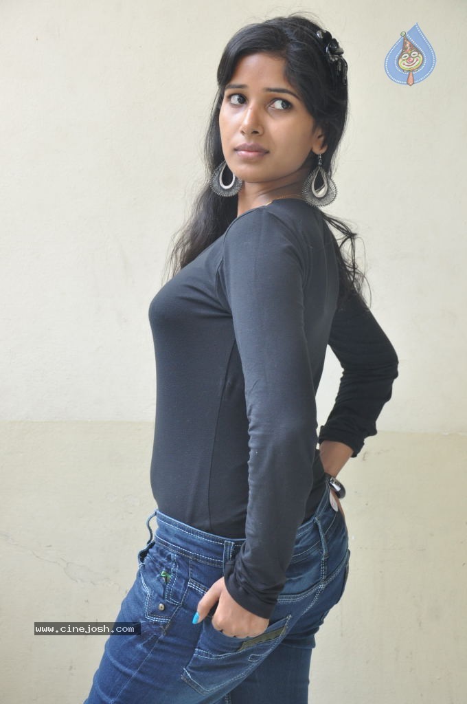 Rushi New Stills - 74 / 80 photos