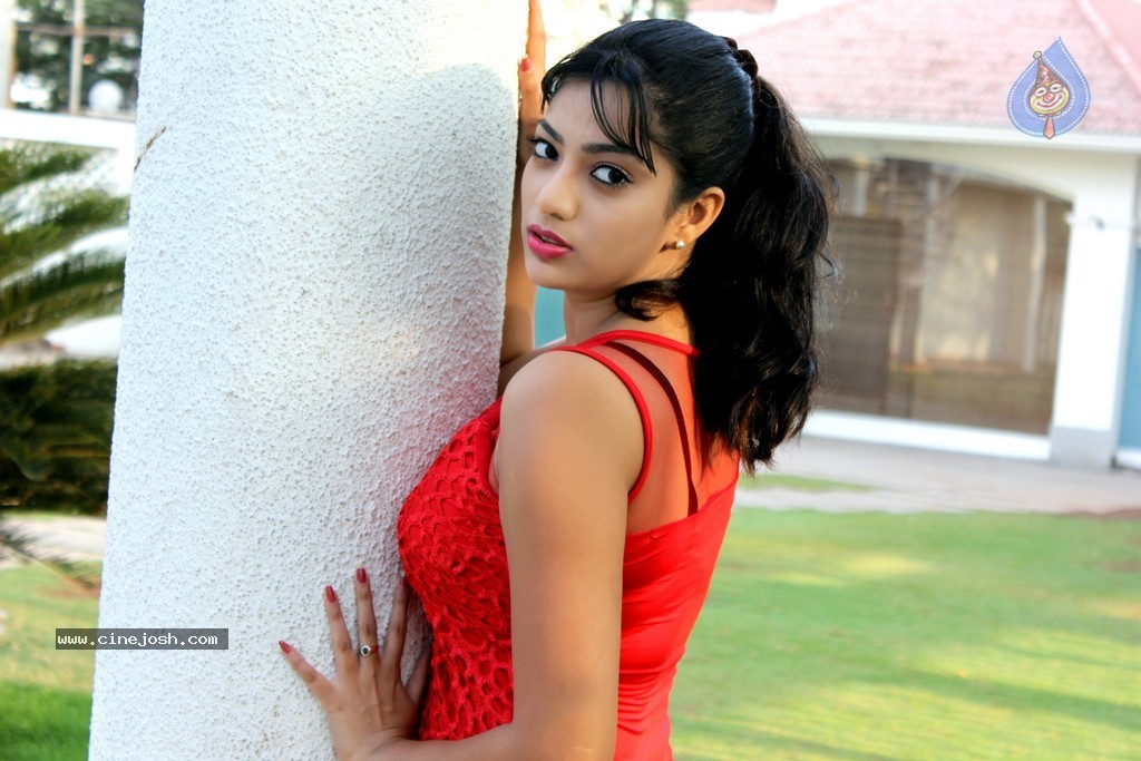 Saaraa Chetti Stills - 1 / 15 photos