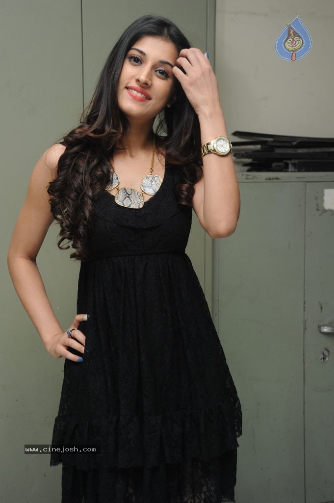 Krithika Stills - 41 / 101 photos