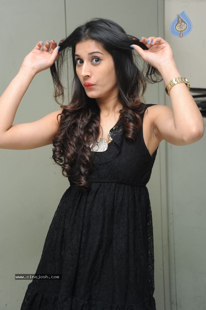 Krithika Stills - 45 / 101 photos