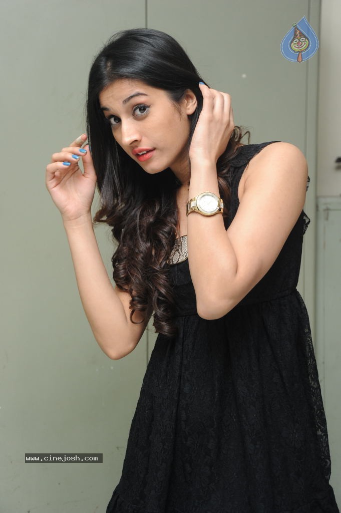 Krithika Stills - 60 / 101 photos