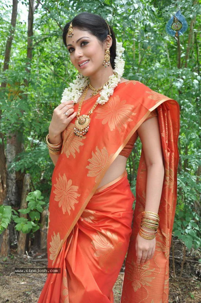 Sada Latest Stills - 37 / 63 photos