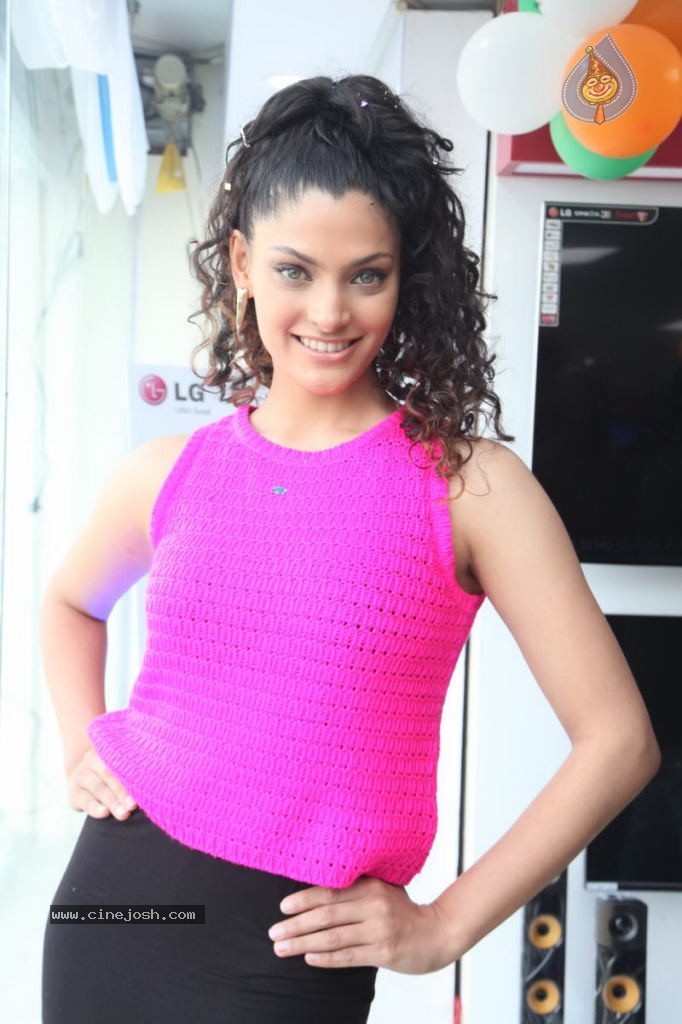 Saiyami Kher Stills - 8 / 63 photos