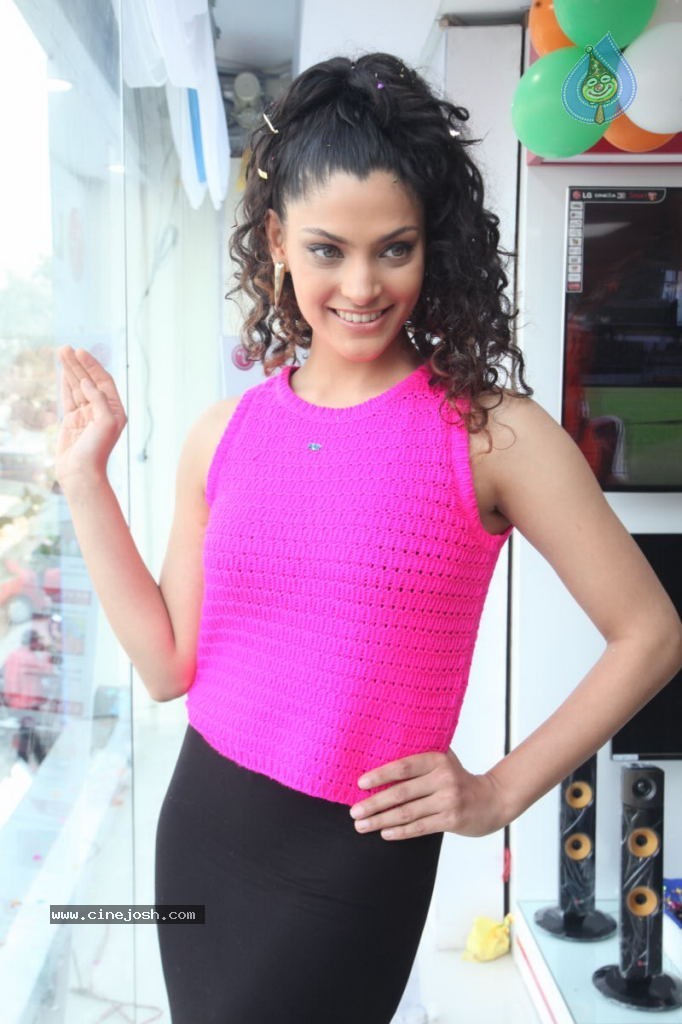 Saiyami Kher Stills - 53 / 63 photos