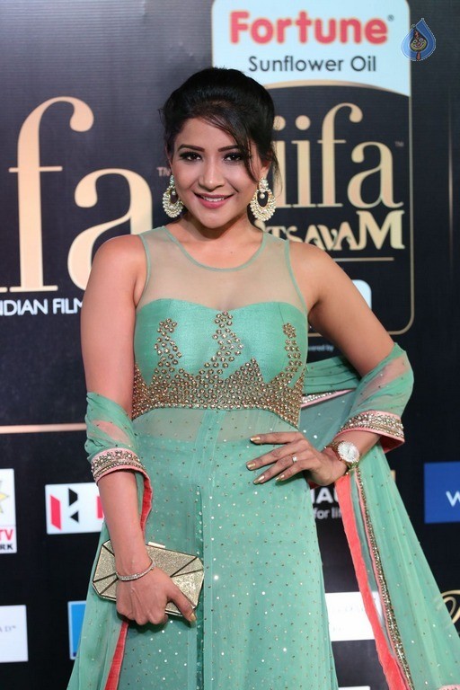 Sakshi Agarwal Pics - 11 / 56 photos