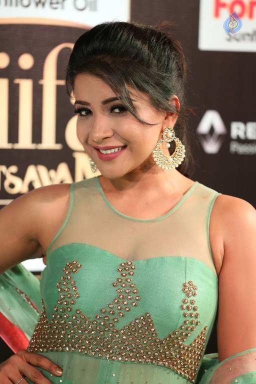 Sakshi Agarwal Pics - 15 / 56 photos