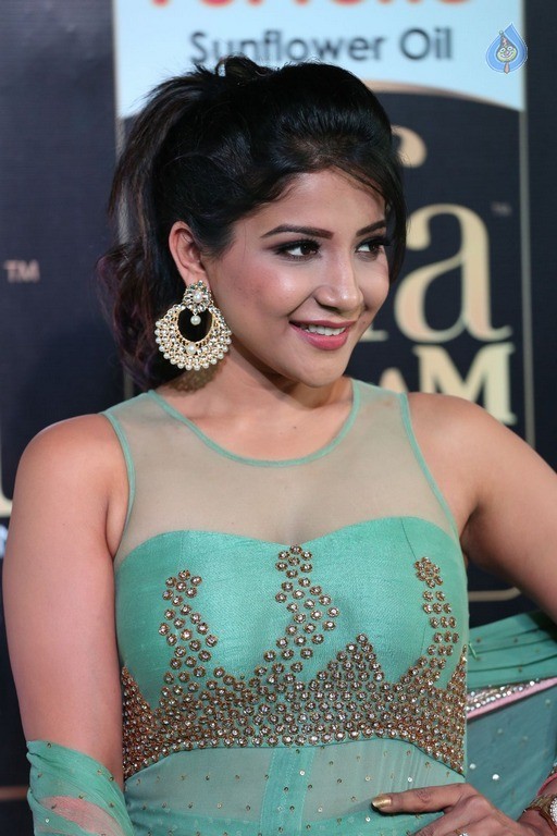 Sakshi Agarwal Pics - 17 / 56 photos